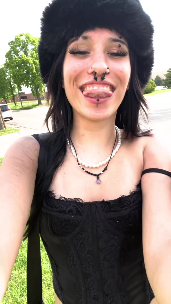 @️