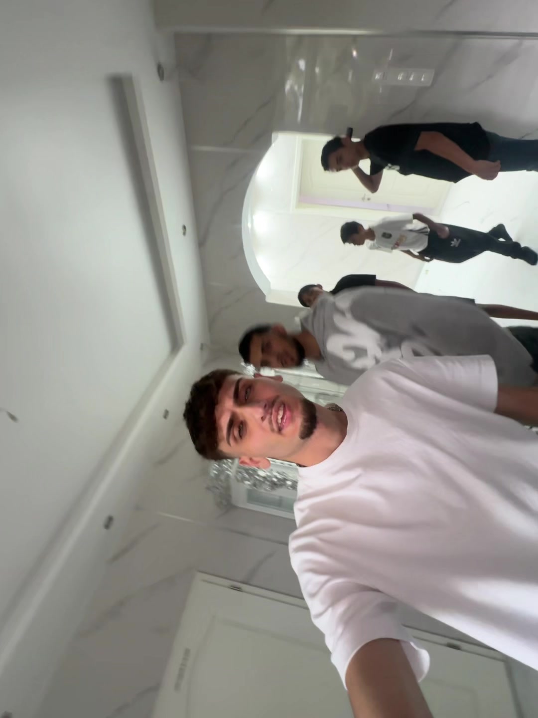 @โ๐ฏ๐จ๐ด๐๐จโ
