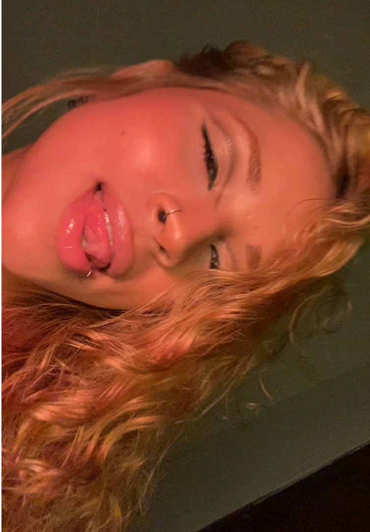 @mchelynz