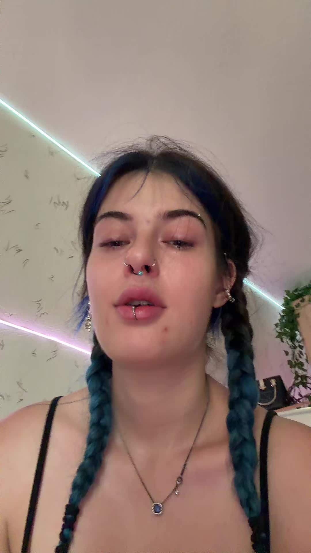@Rebecca🍒