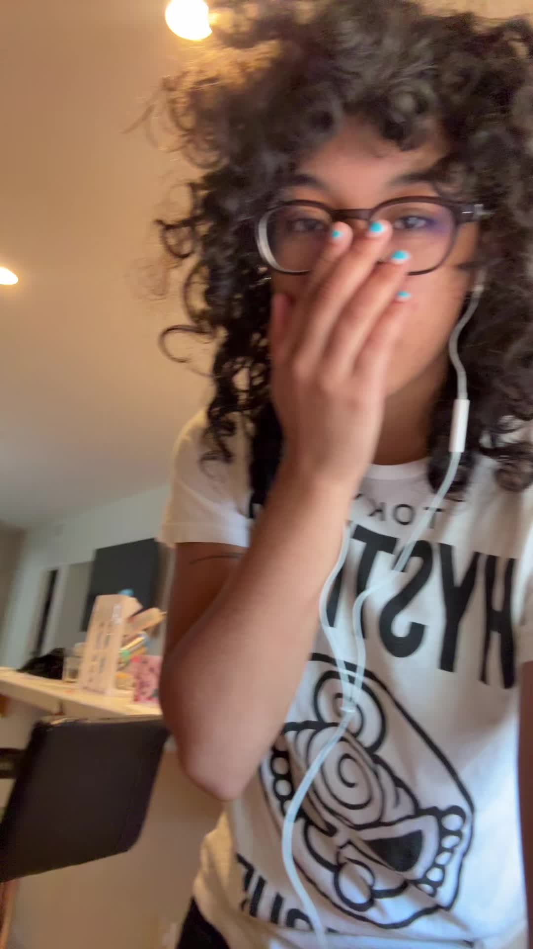 @:3