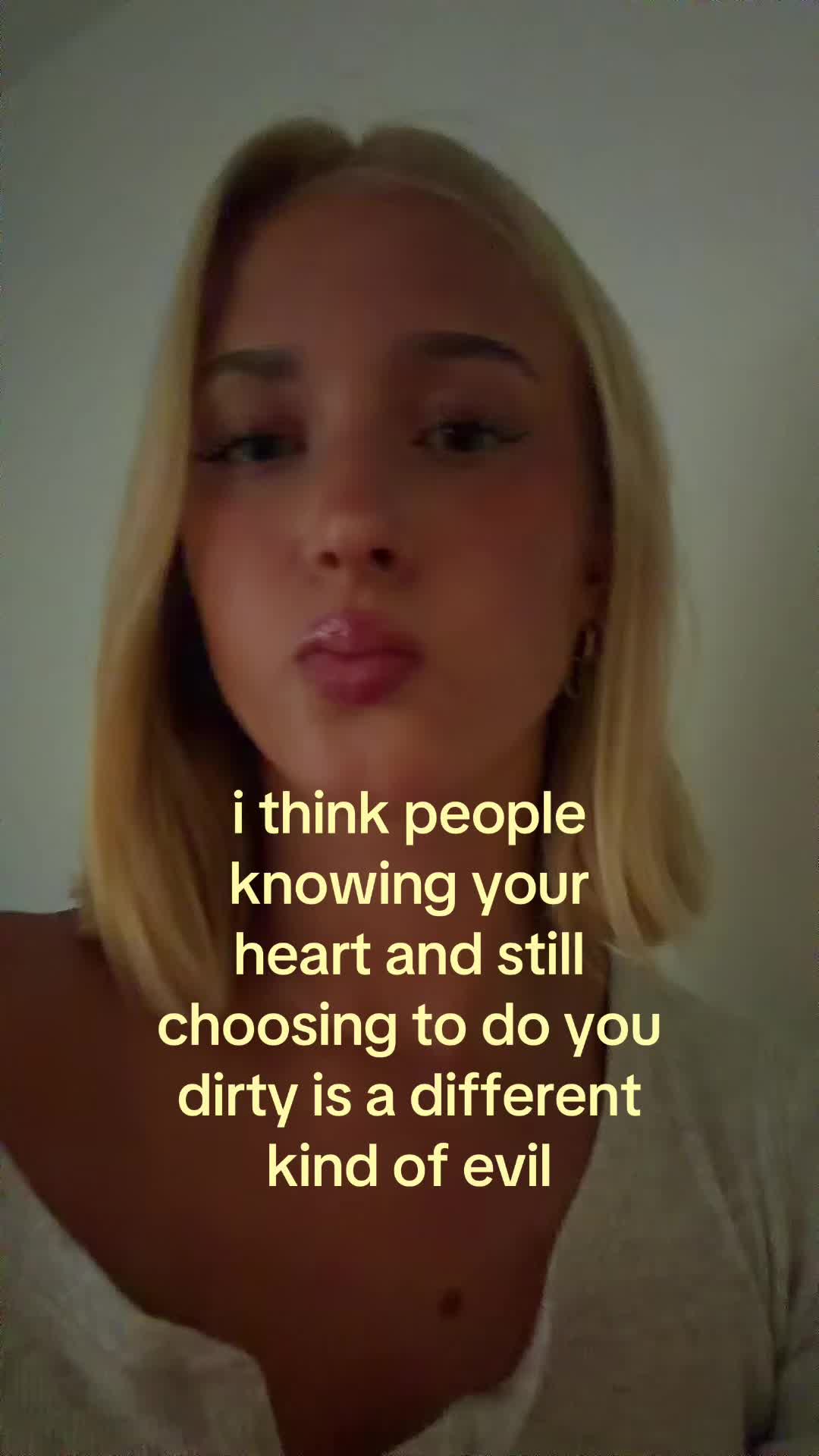 @theelliebarker