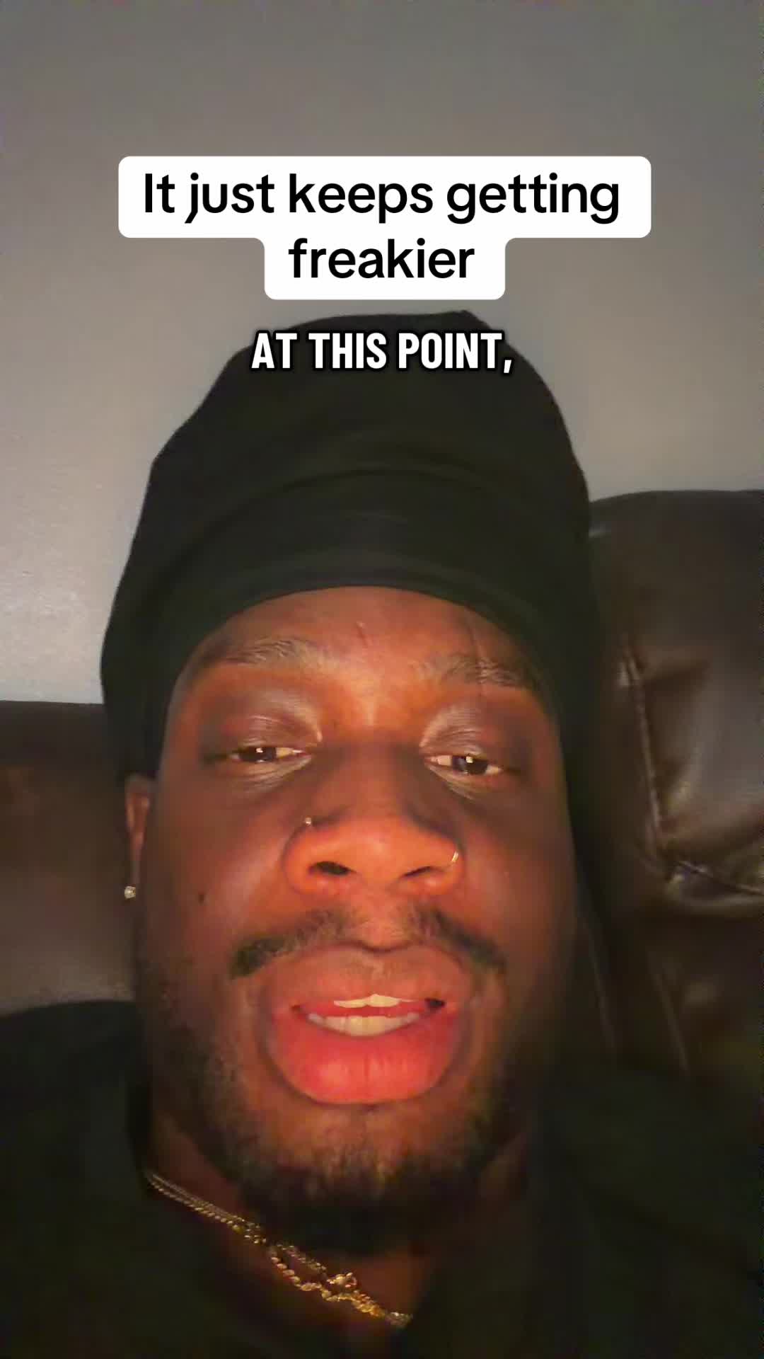 @uɐǝſ ˙ʇS ʎǝssǝſ