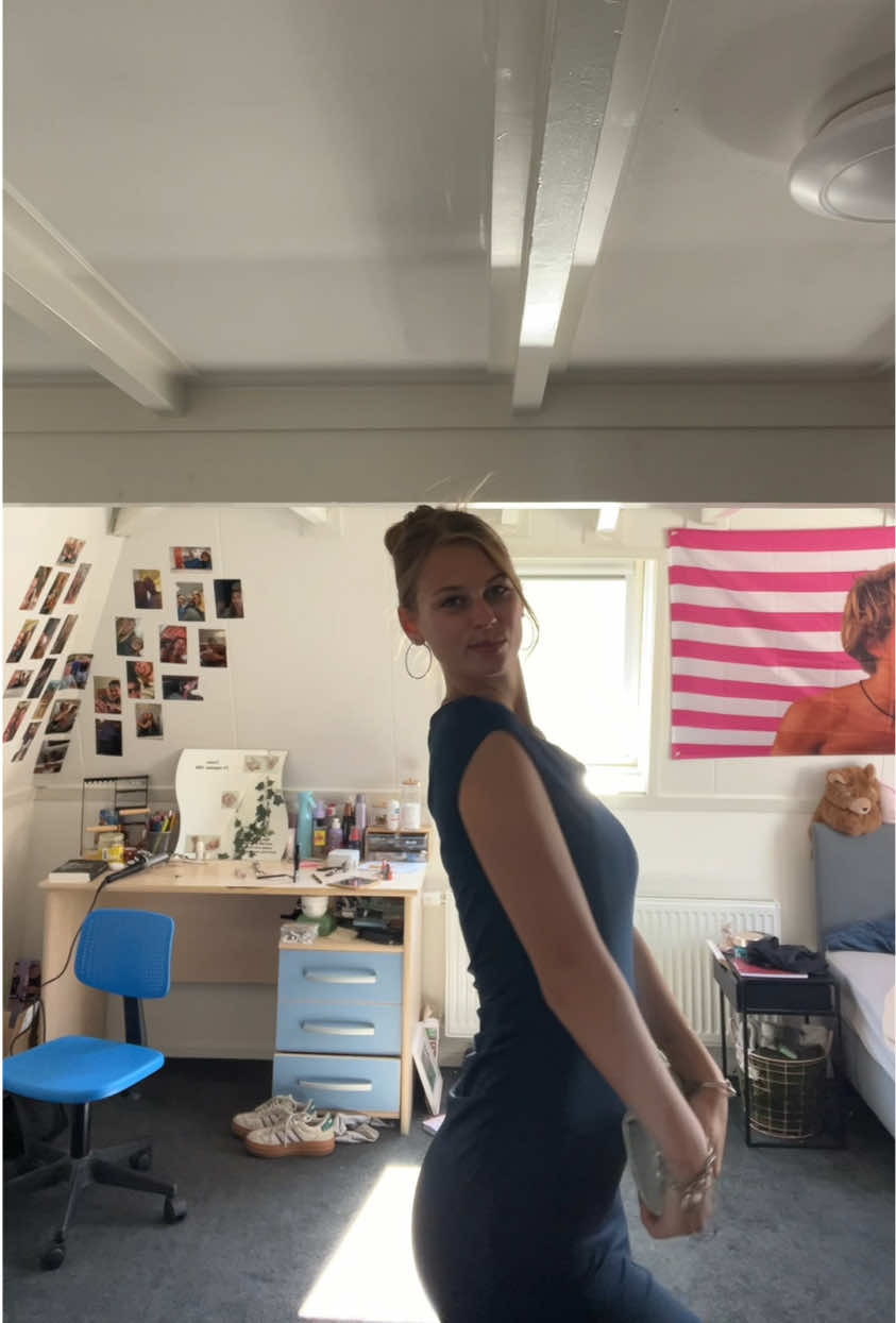@𝐄𝐬𝐦𝐞𝐞🌸