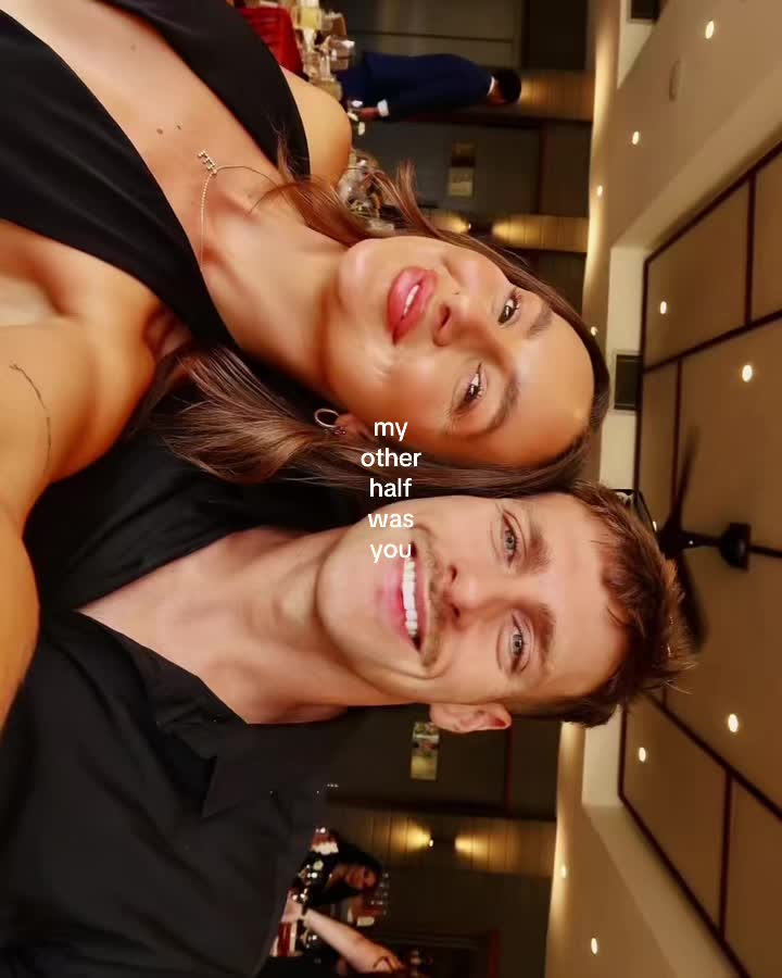 @𝒲