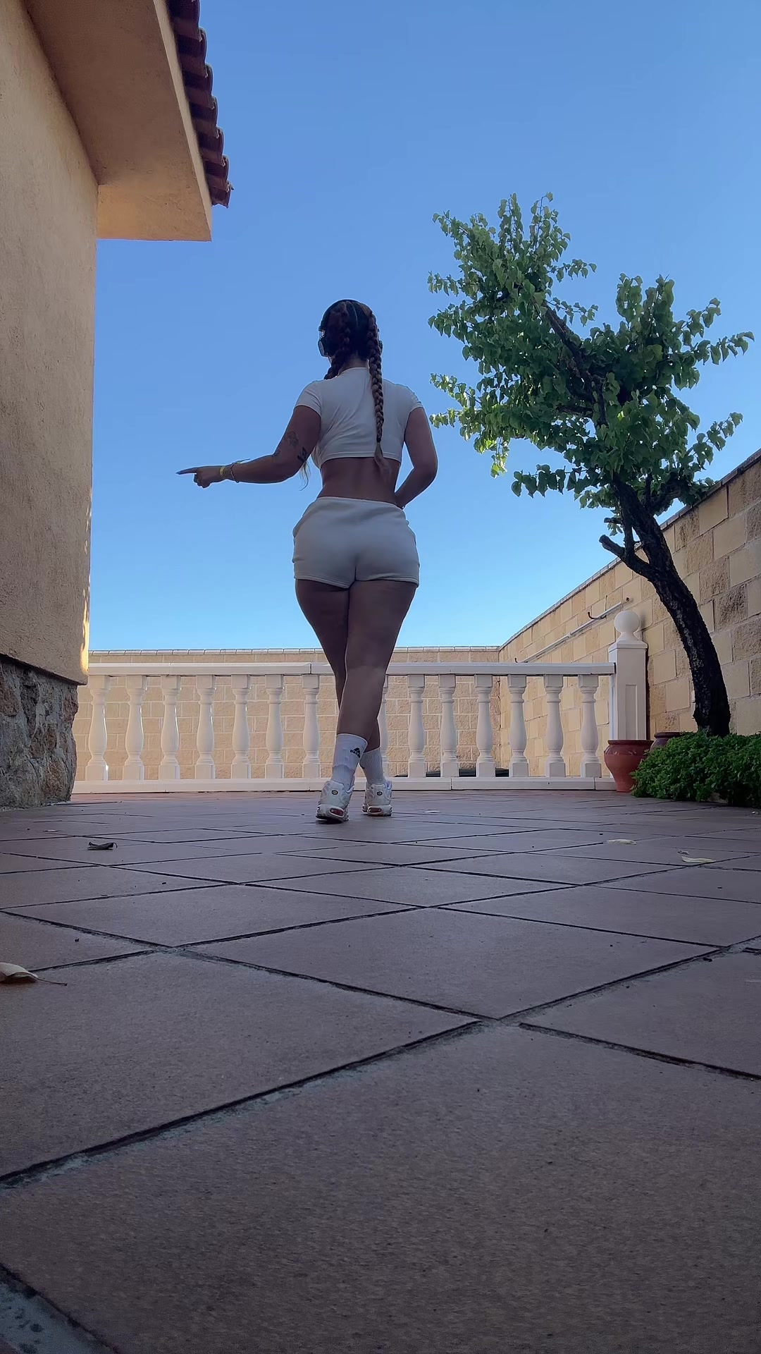@𝔰𝔞𝔯𝔞🦋