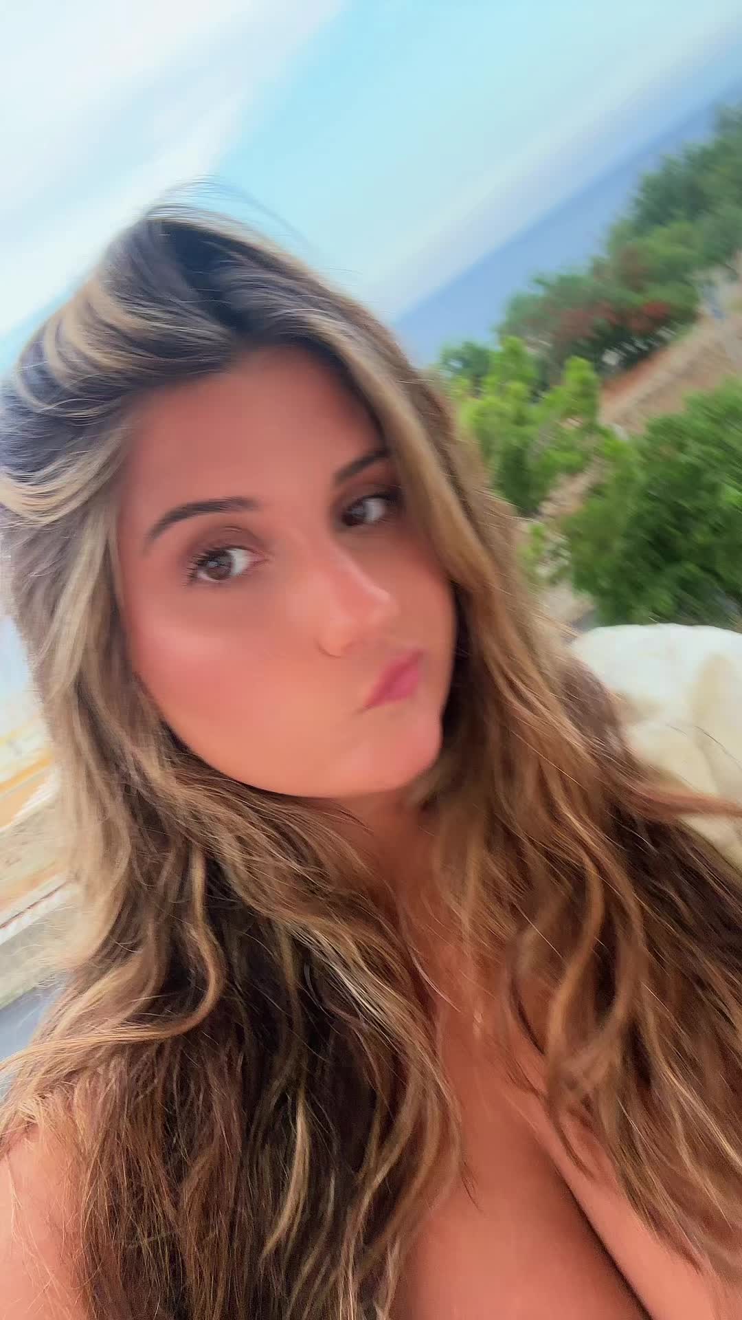 @julessalbanese