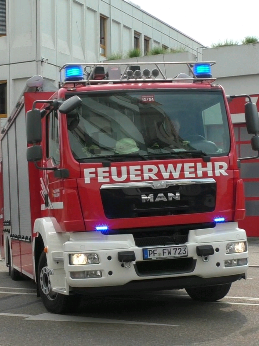 @Blaulicht_filmer_bw