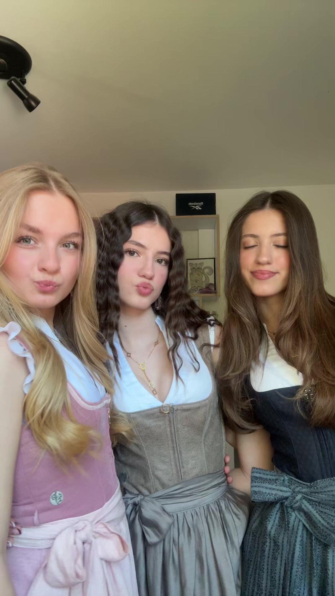 @𝐬𝐚𝐫𝐚