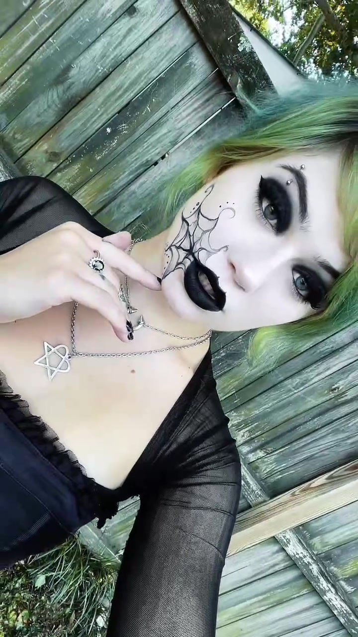 @Sarah jean 🖤