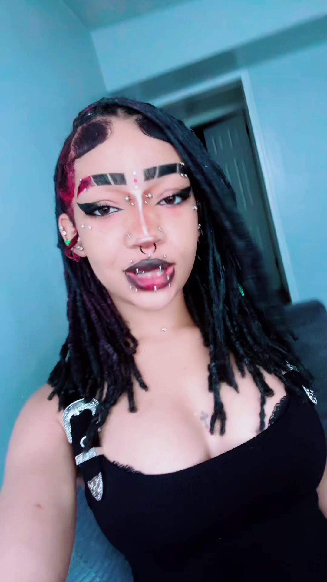 @𝐰𝐢𝐥𝐥𝐨𝐰😛