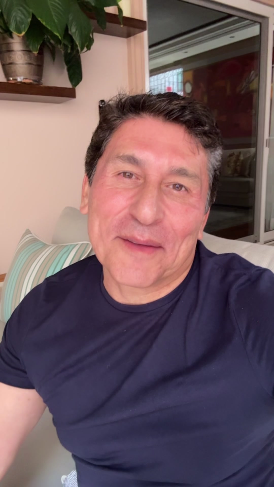 @César Lozano