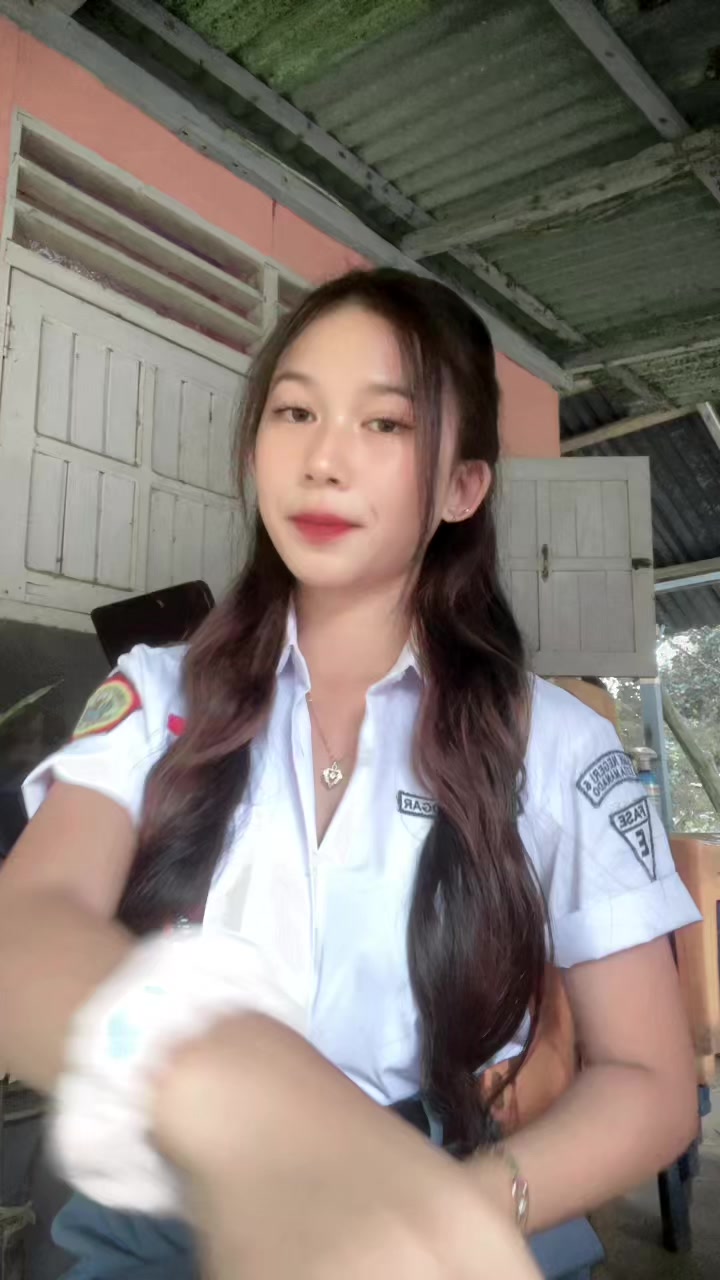 @𝒱