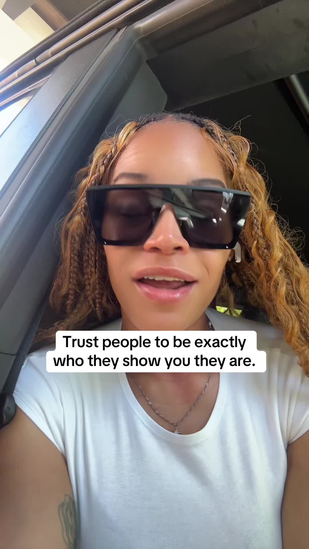 @Holly B | Lifestyle + Laughs