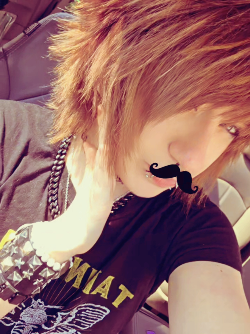 @☠︎︎ Kat ☠︎︎