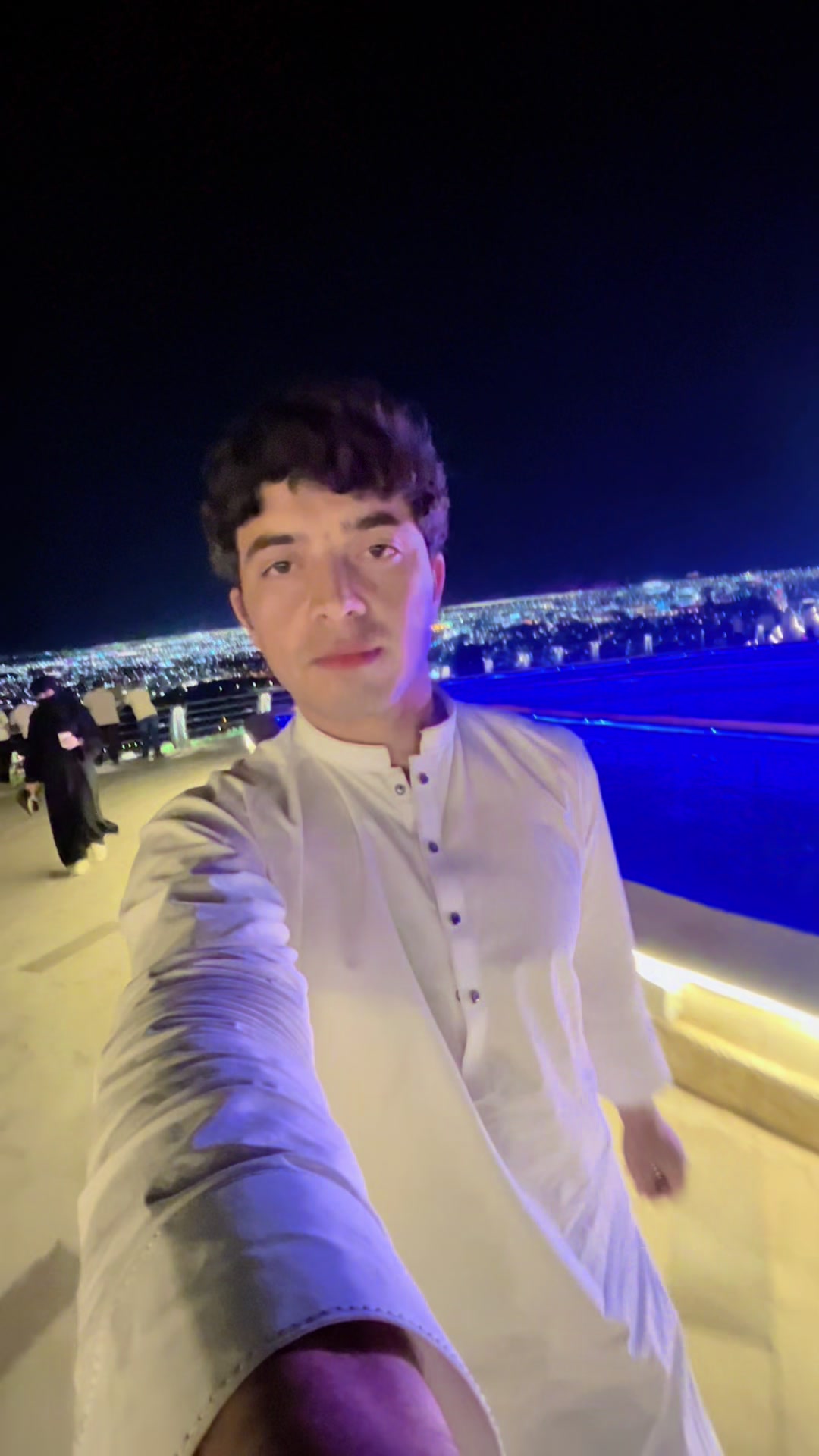 @Alx Zada Vlogs