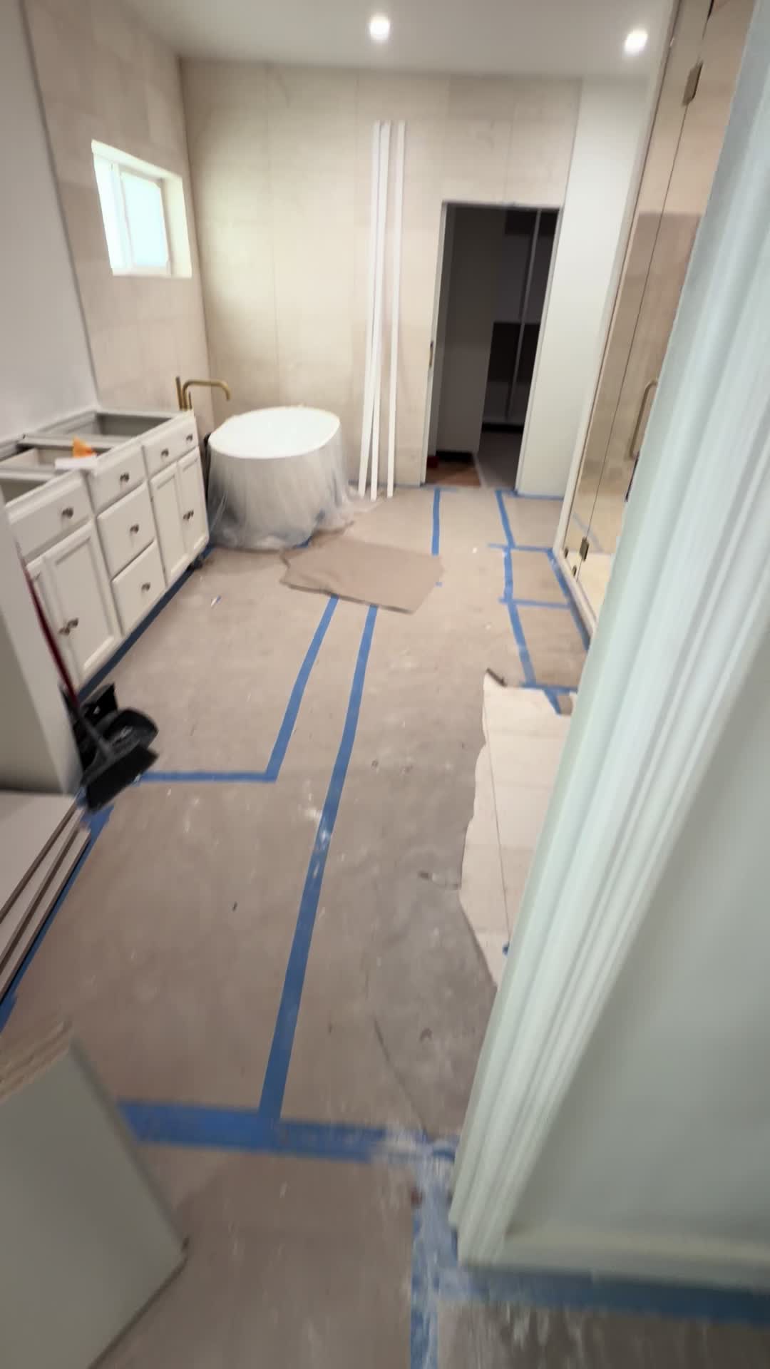 @Lion Shower Doors