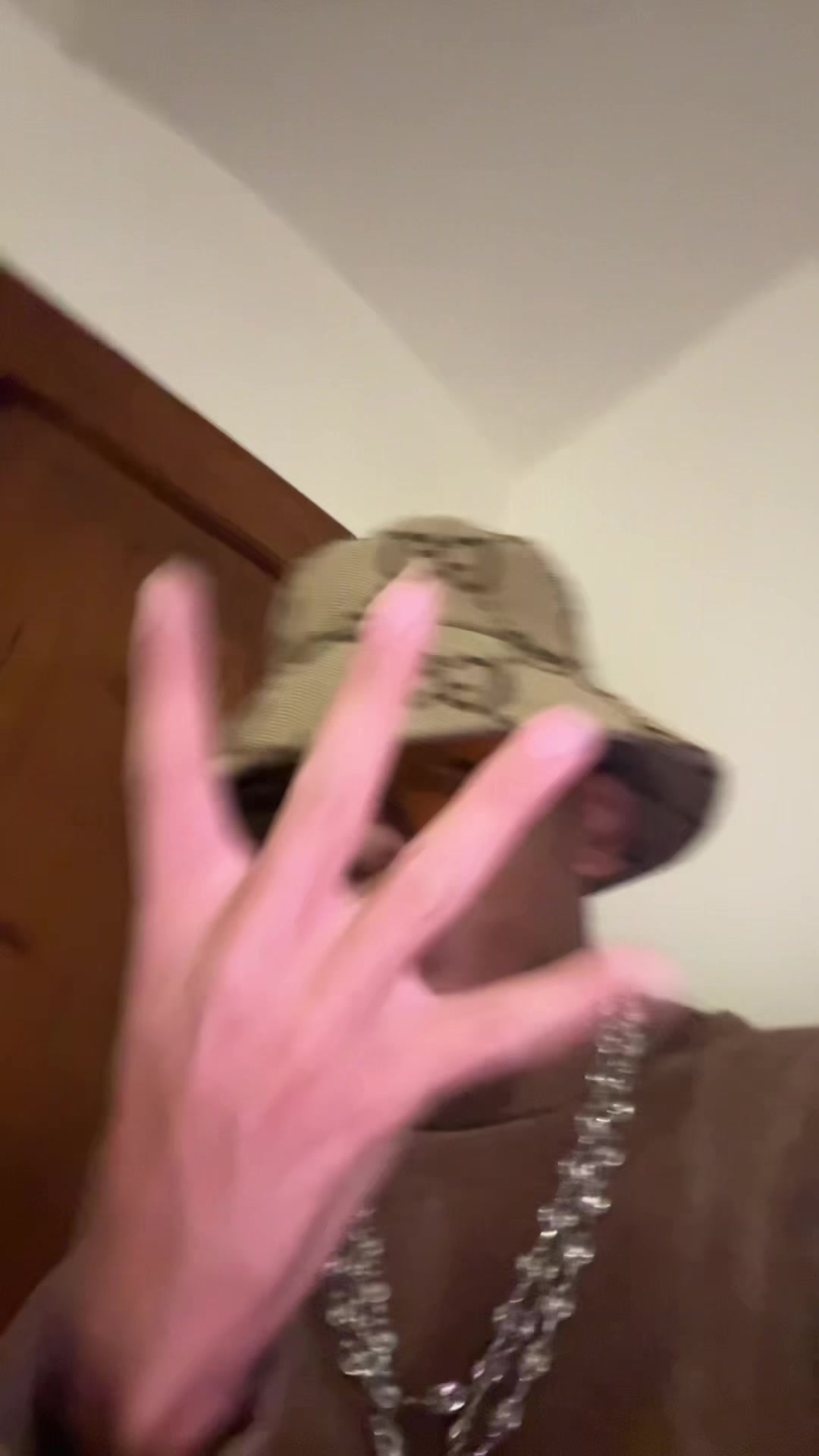 @walloma_