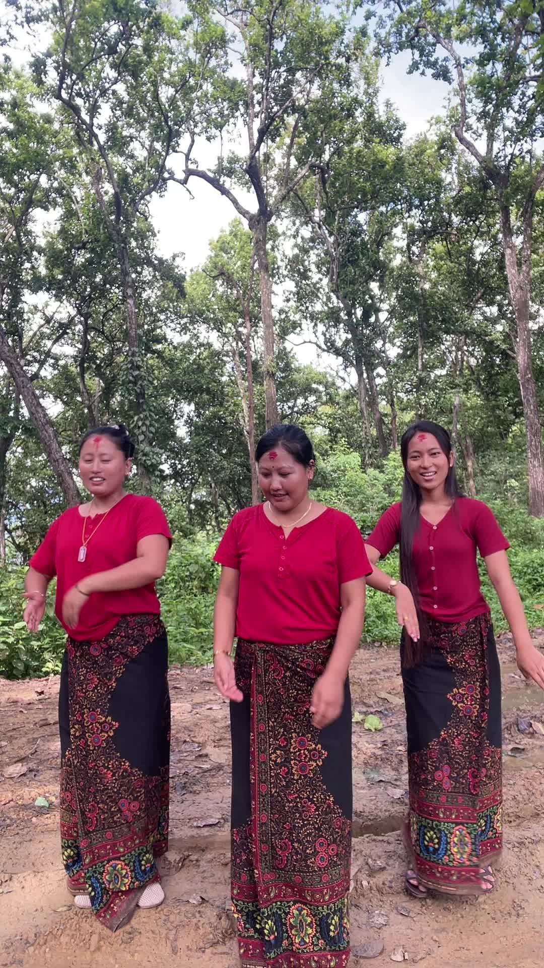 @अस्मि गुरूङ्