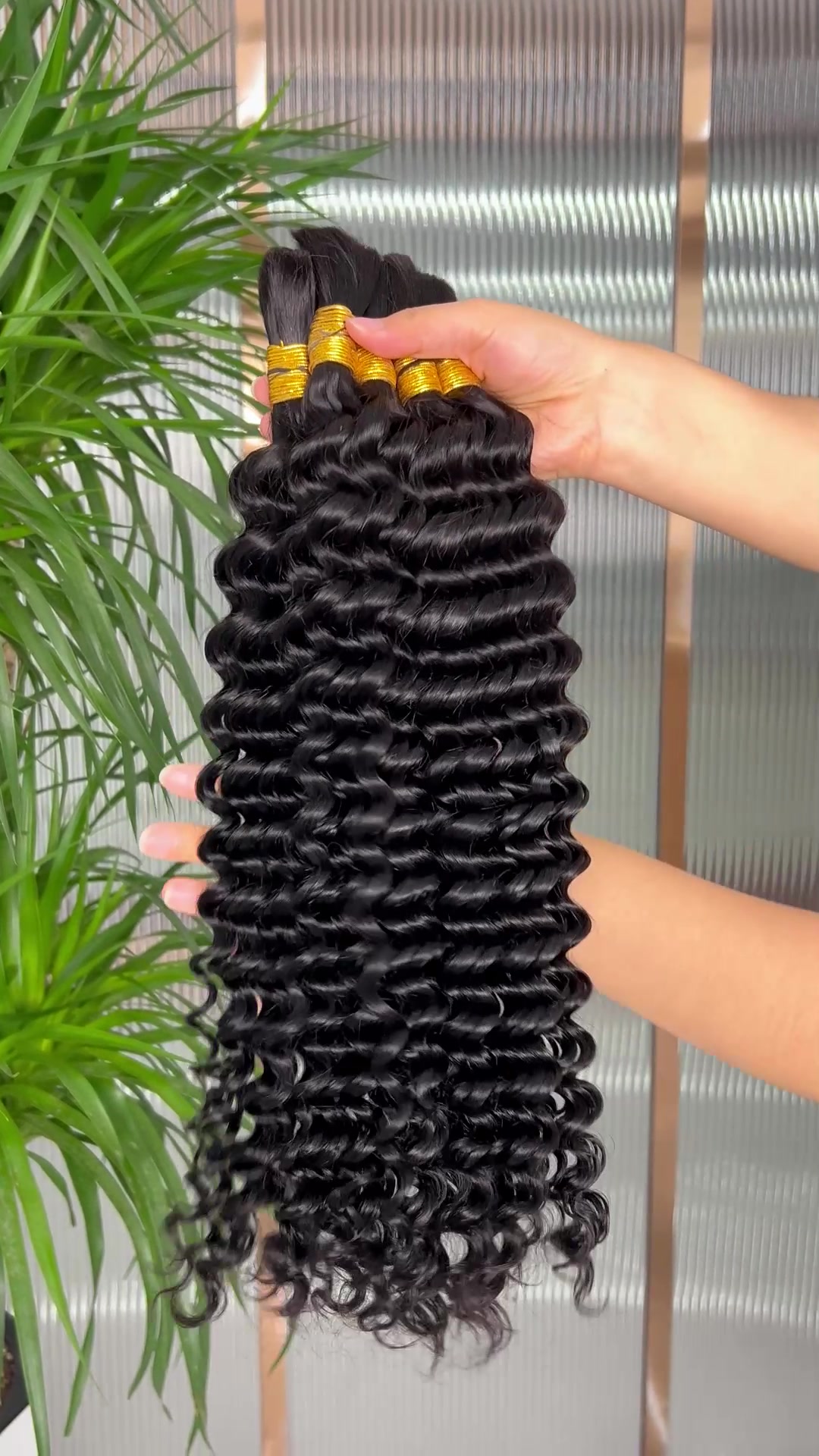 @uwigs hair