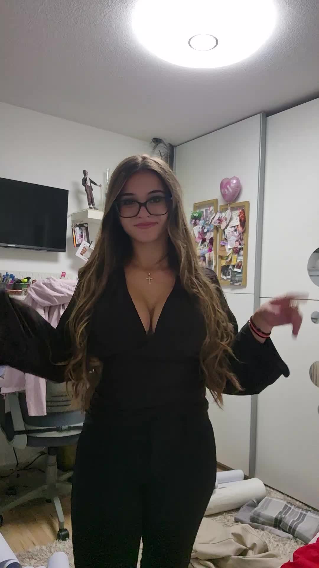 @𝒗𝒆𝒓𝒐𝒏𝒊𝒌𝒊_