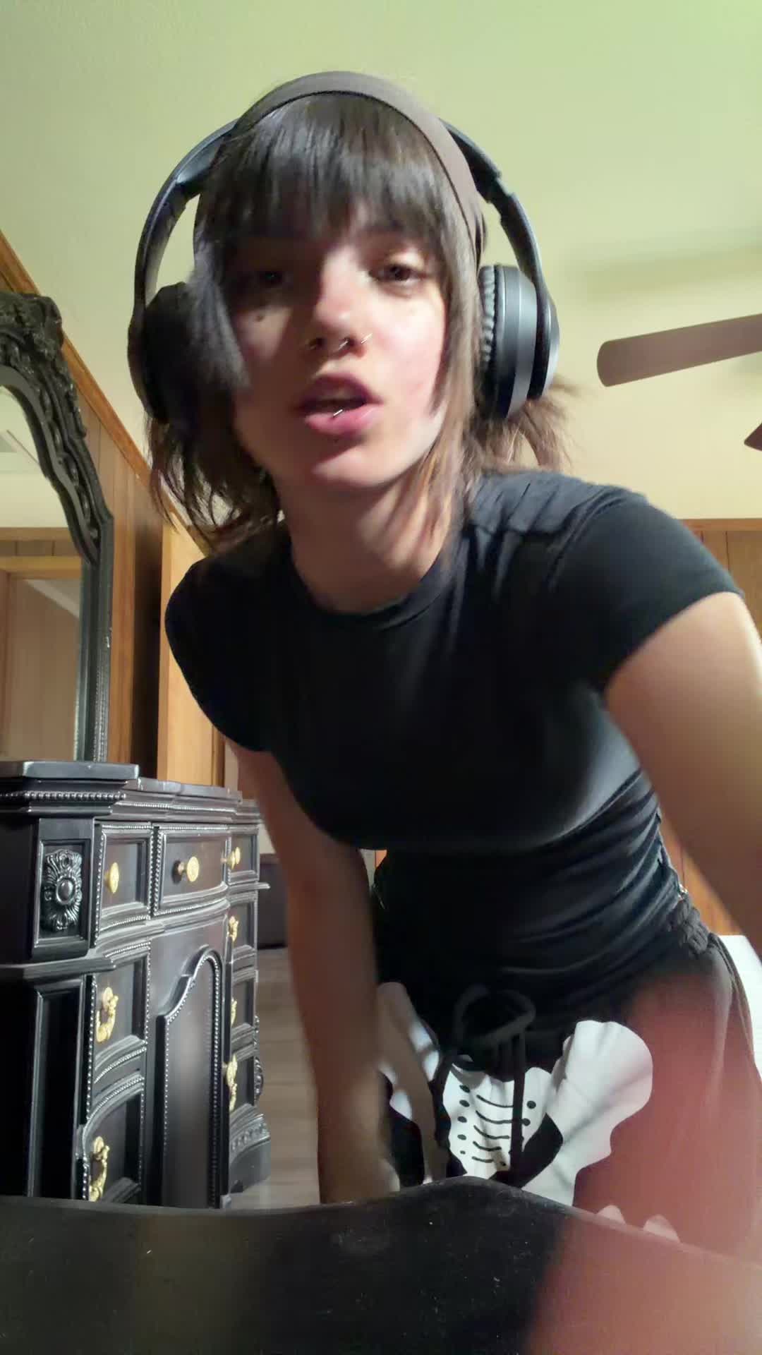 @llyla404
