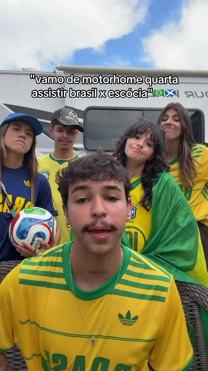 @Carolixas