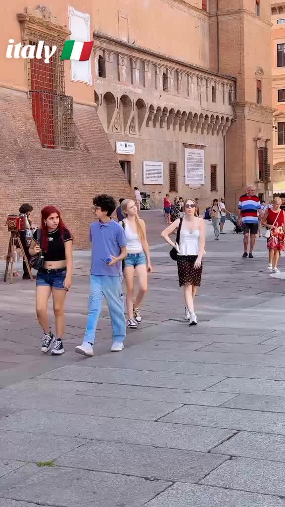 @Italy queen 🇮🇹