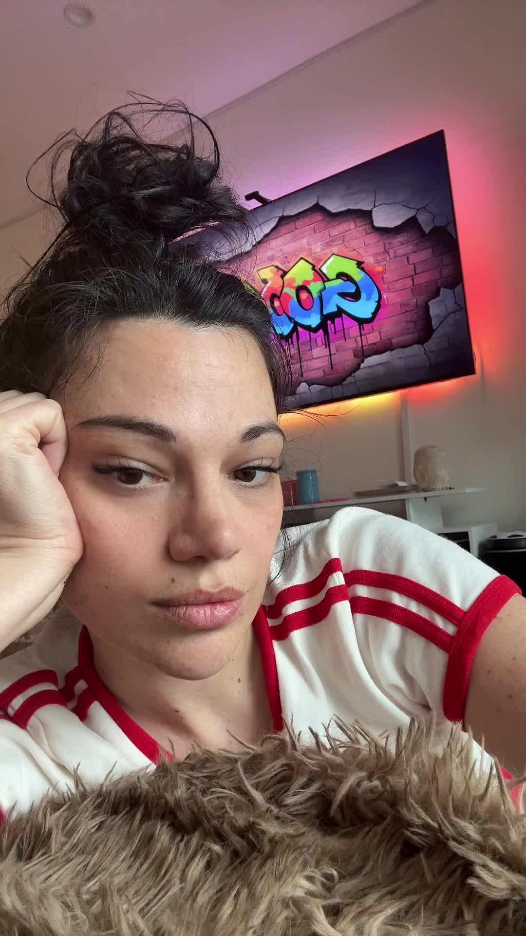 @itsmonaazar