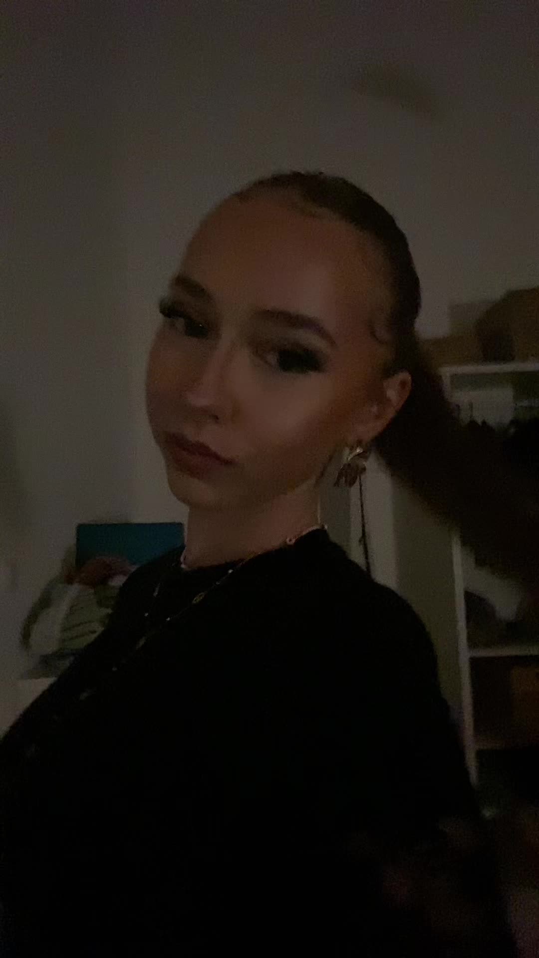 @𝐋𝐨𝐥&rsquo;🦢