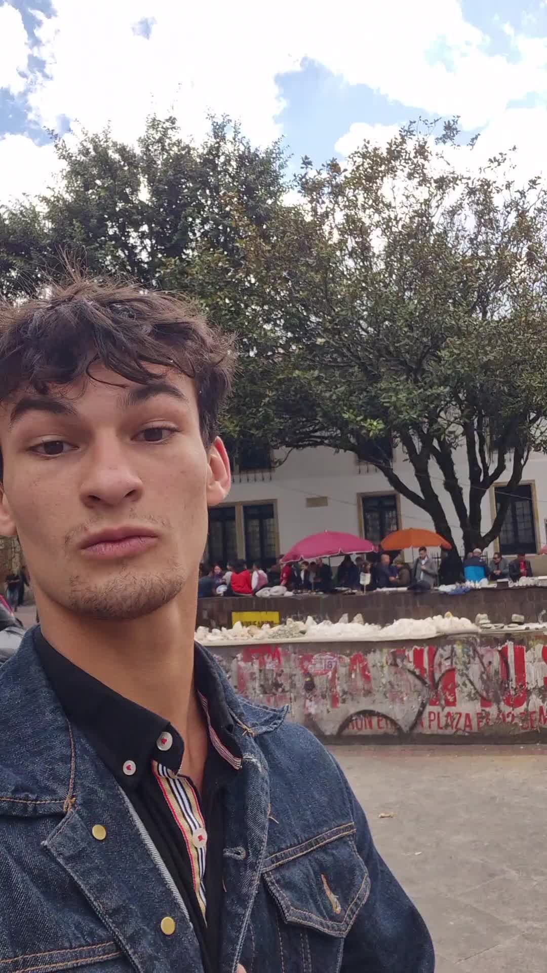 @Aiden the emralds guy🇨🇴🇨🇴