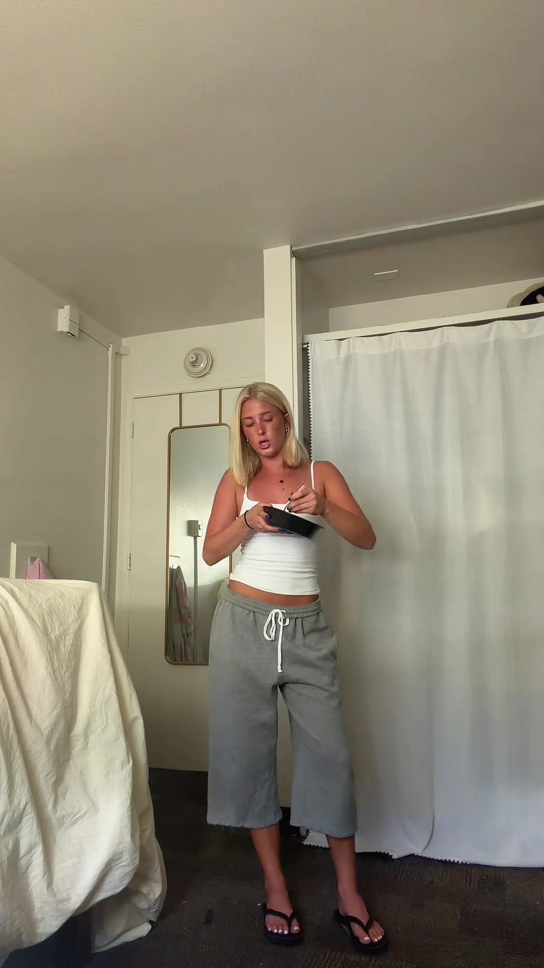 @theelliebarker