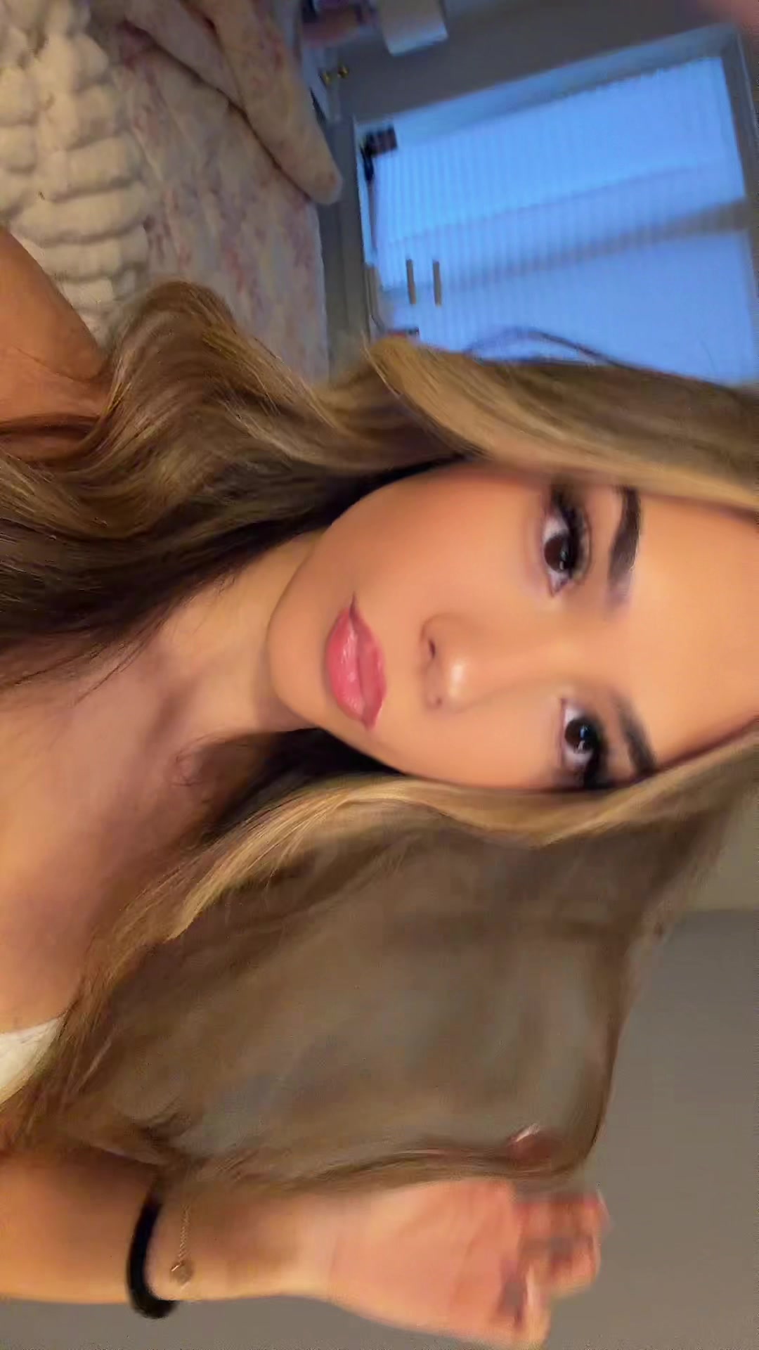 @bella