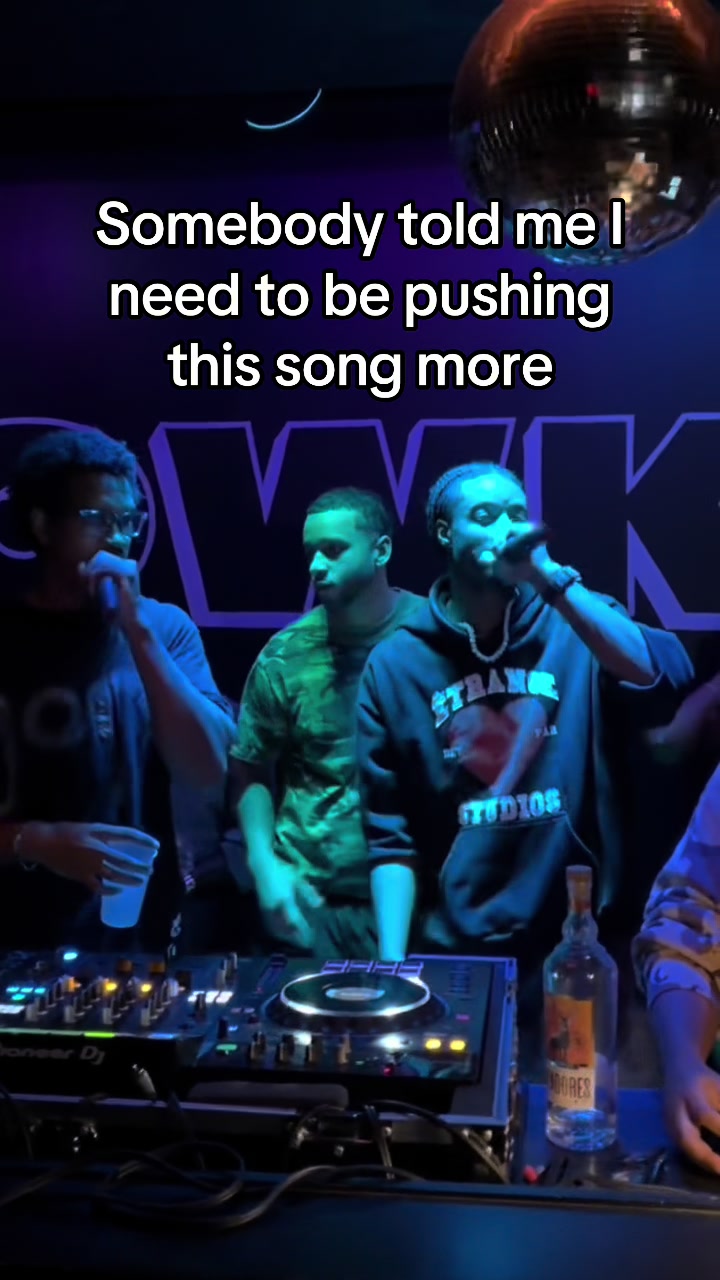 @É.T.