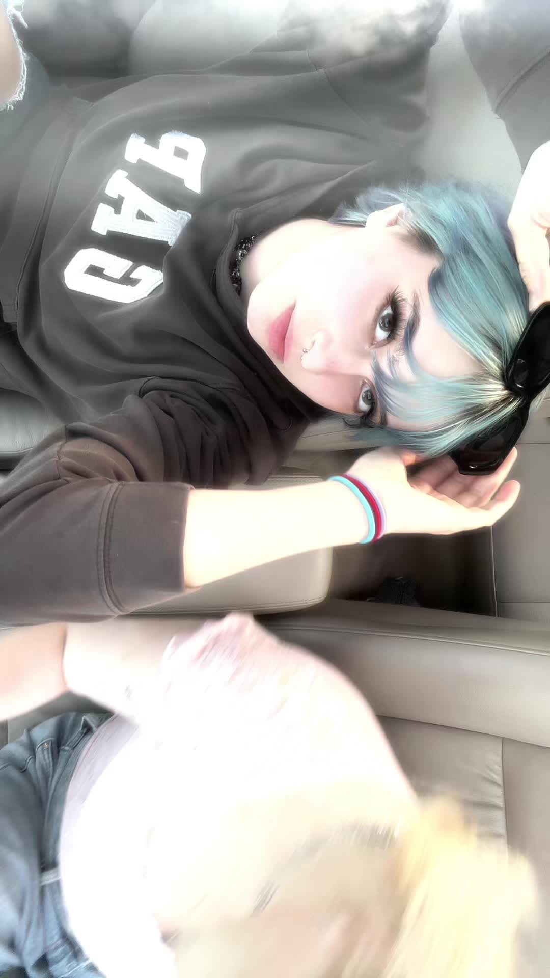 @b 🦷