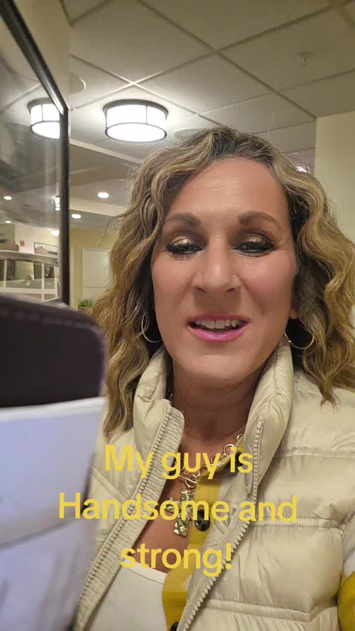 @FoxyRoxyLovesYou
