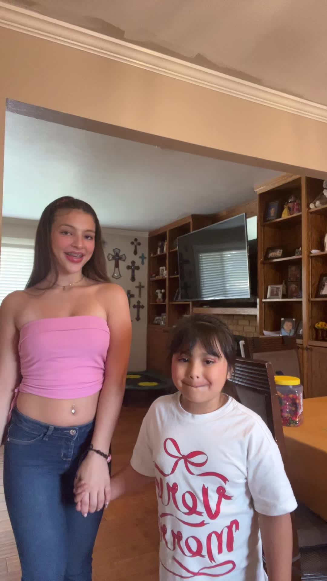 @bella.