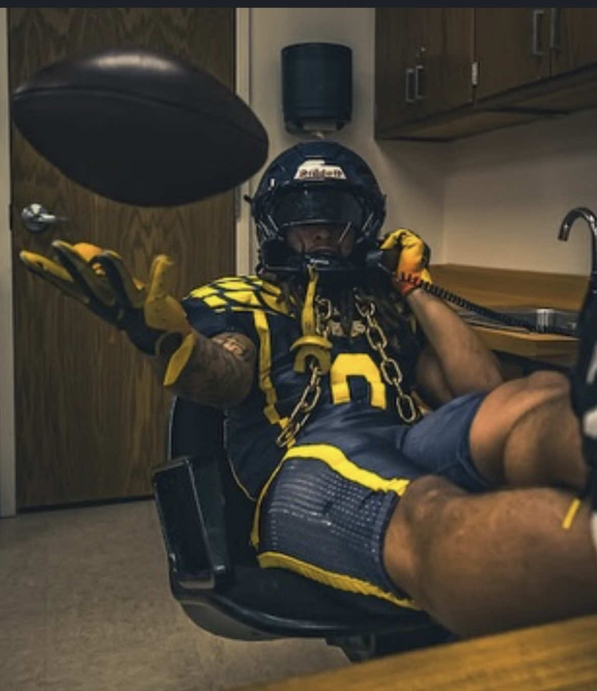 @Farrell_edits.com