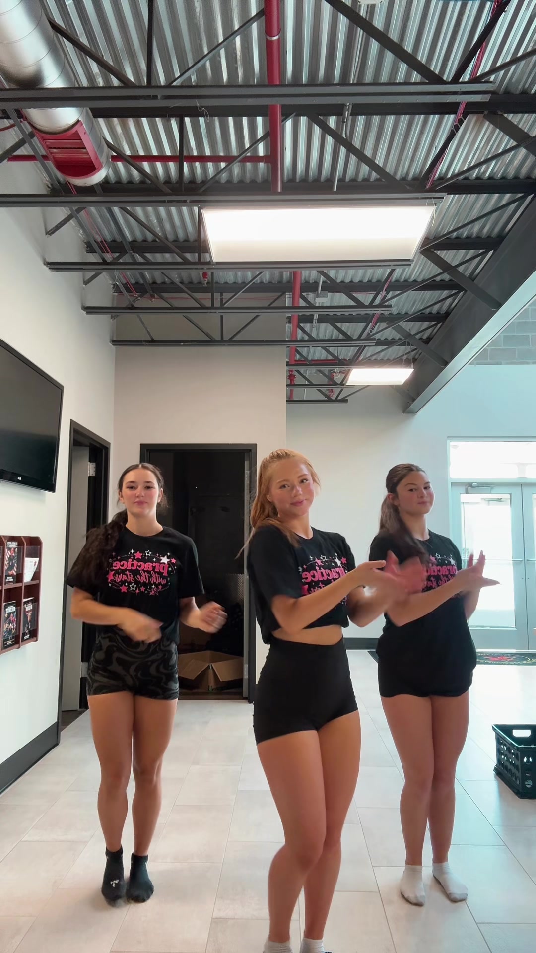 @_cailyn_