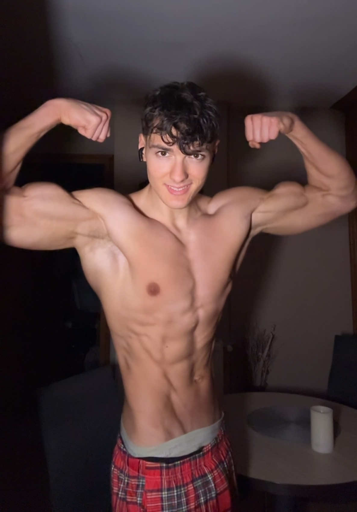 @Levilovesgym