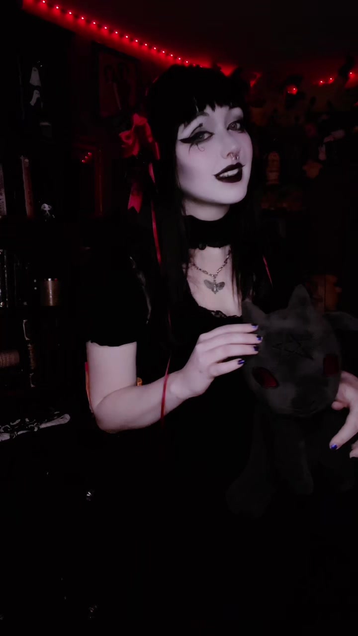 @🦇 𝕳𝖔𝖓𝖊𝖞 𝕭𝖆𝖙 🦇