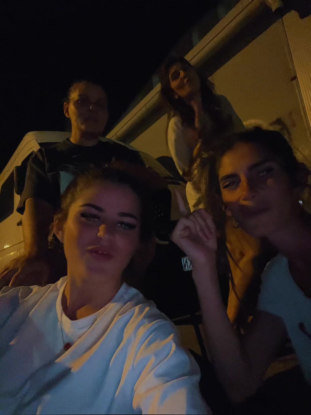 @Adelisa