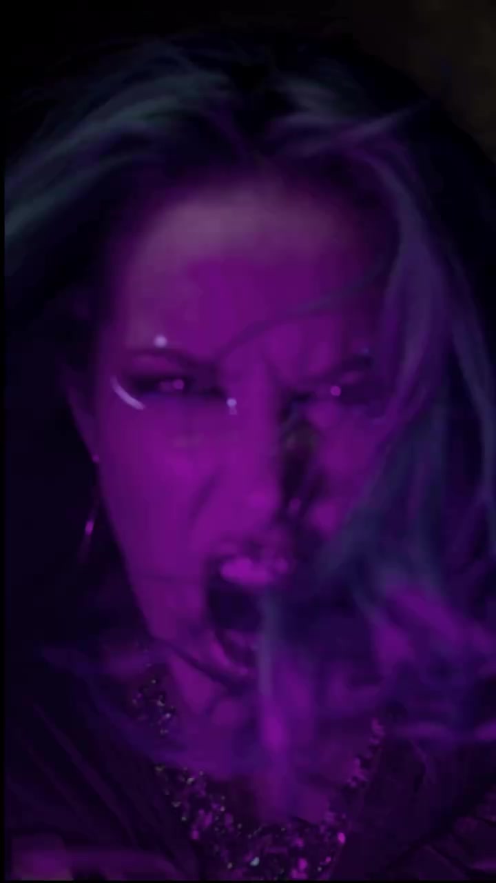 @Alissa White-Gluz