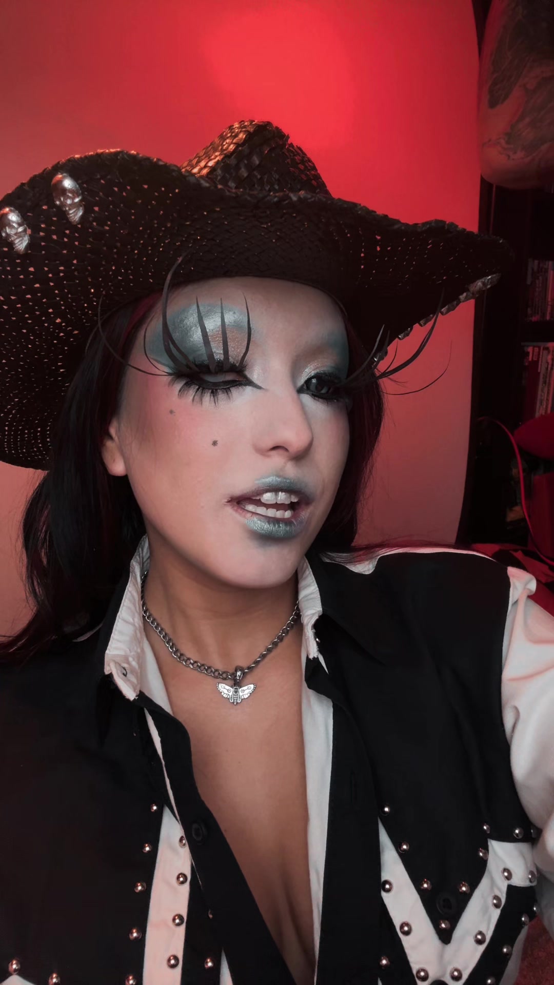 @Vee🖤