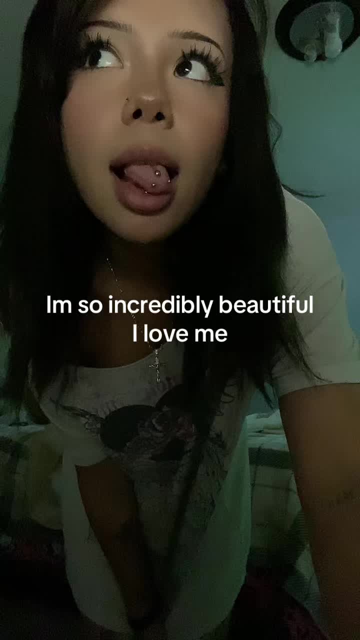 @>.<