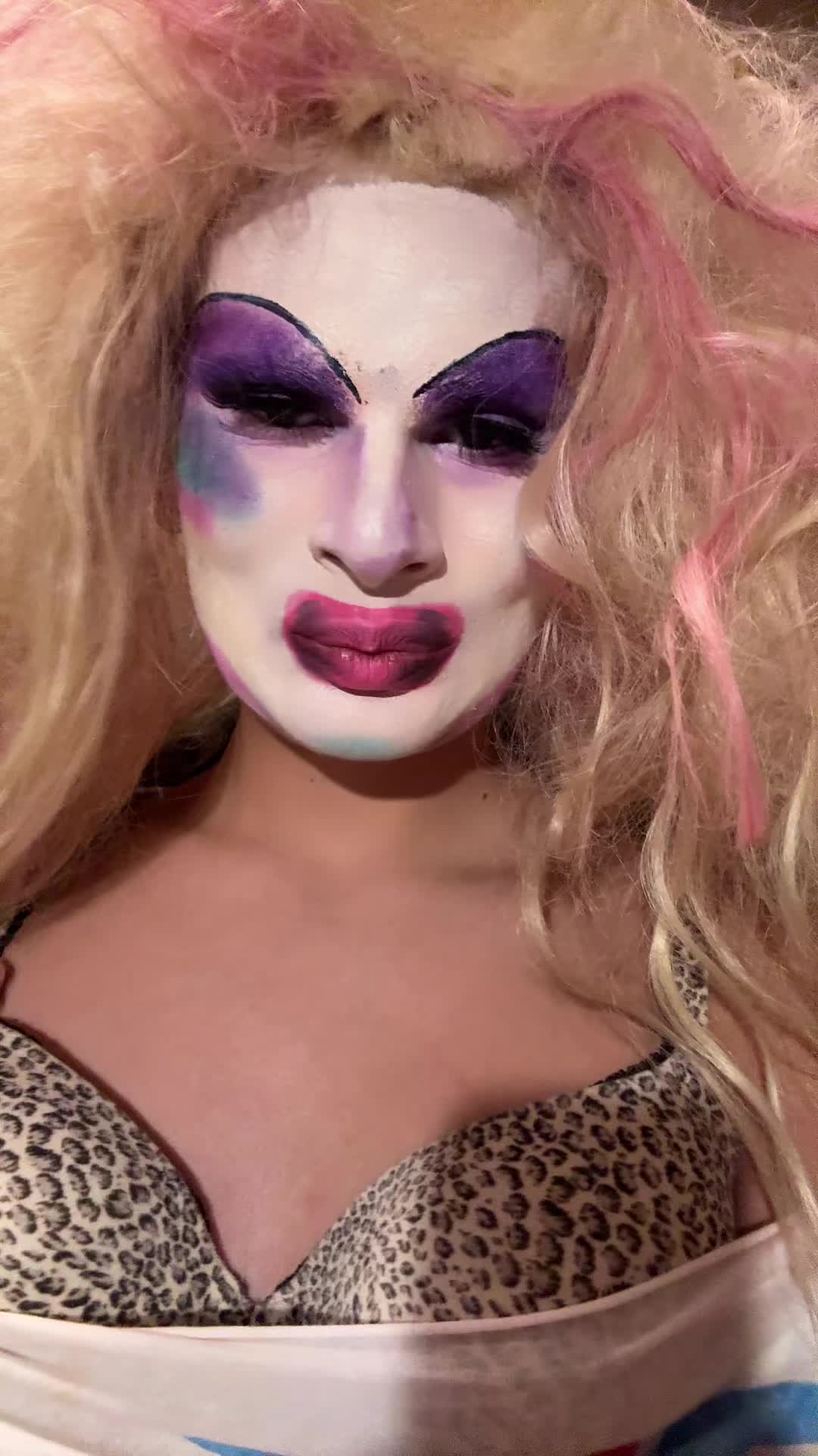 @sylvia_dotcom
