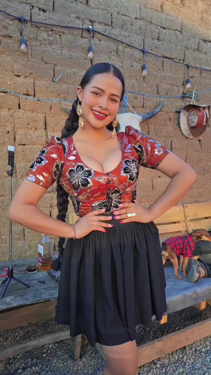 @VIKY MONTAÑO 🎀🤩