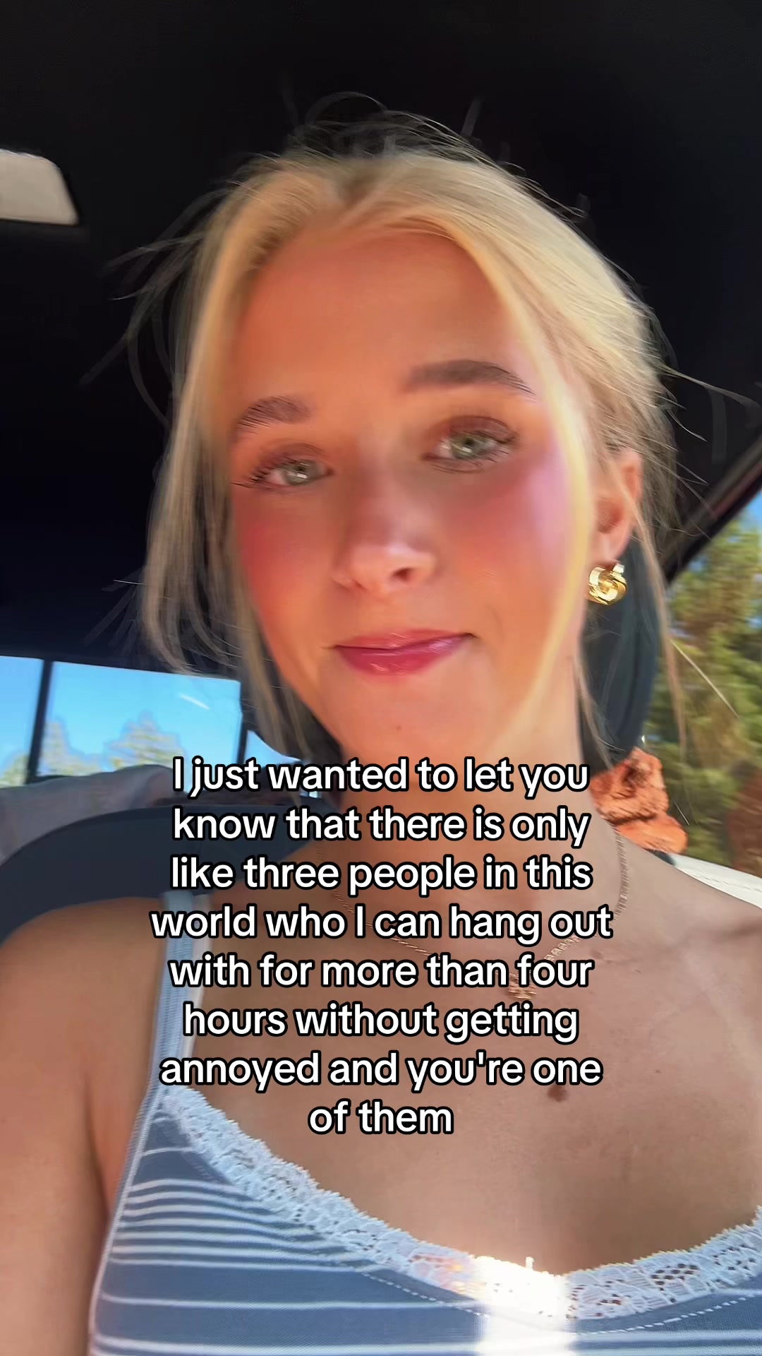 @theelliebarker