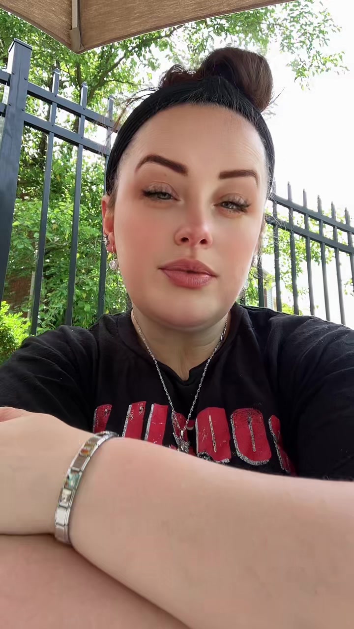 @JustASmallTownGirl🩷💜