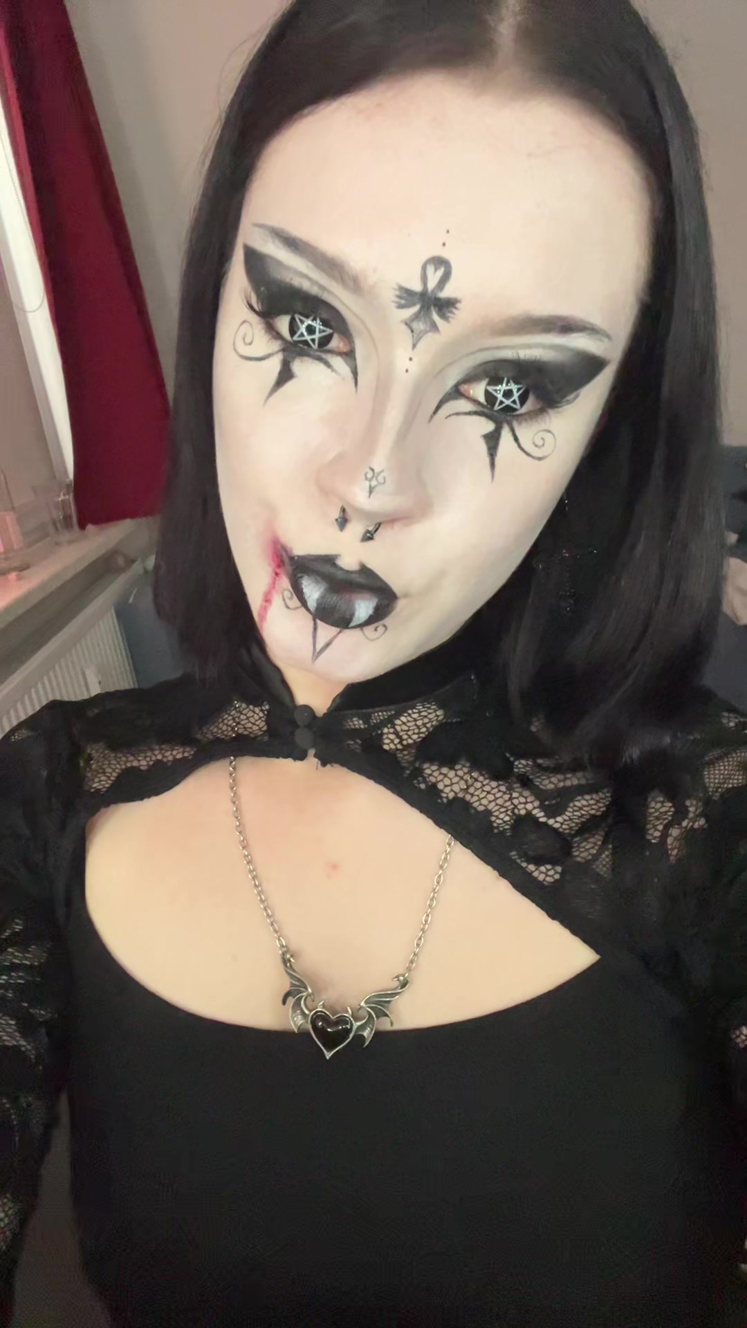@Klara🧟♀️